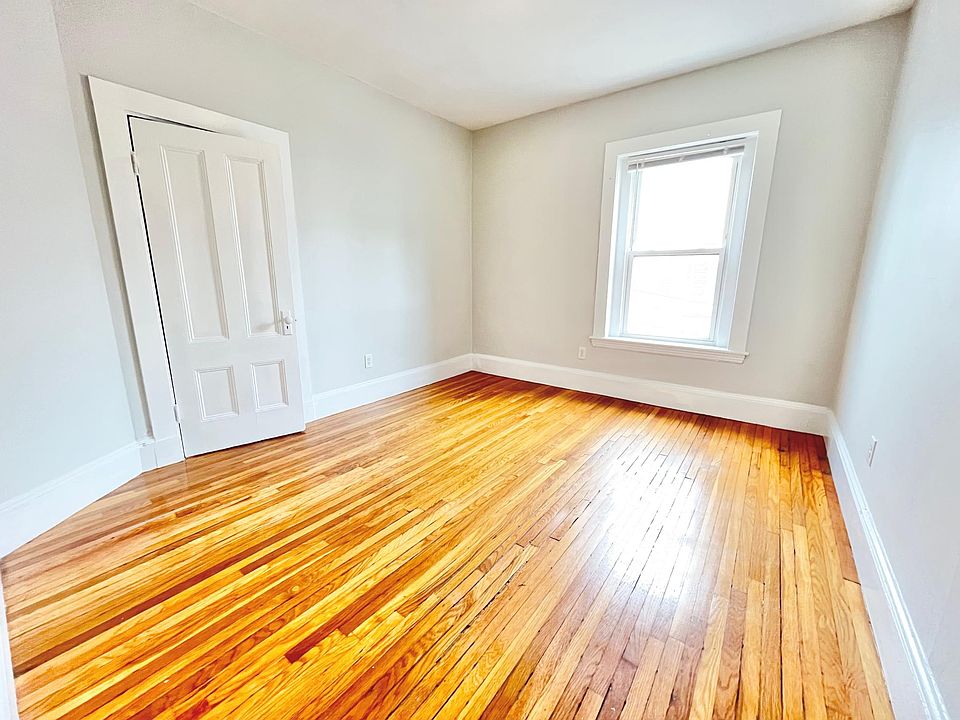 2nd image of 232 Norfolk St APT 6