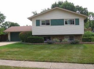 1605 Dennison Rd, Hoffman Estates, IL 60169