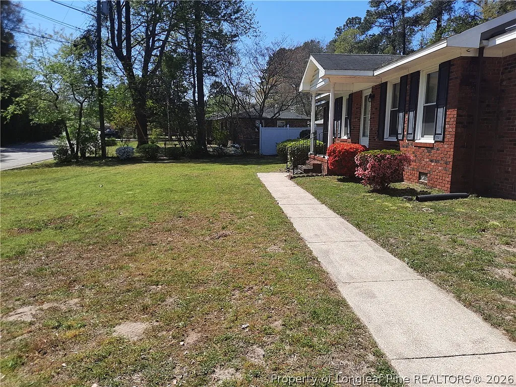 3 bed, 2.0 bath, 1647 sqft, $1,600 — Photo 2