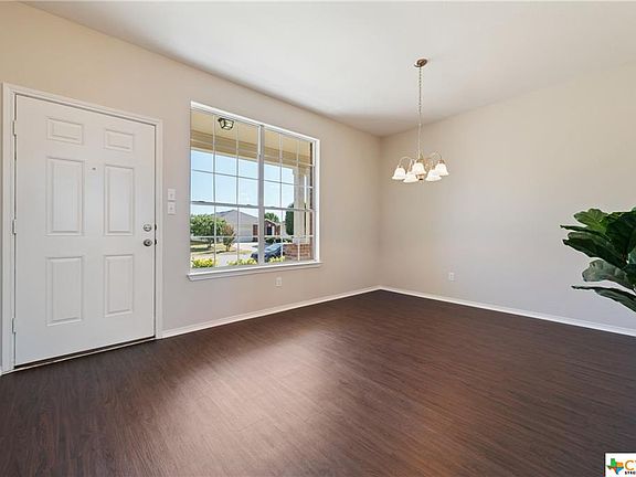 5th image of 412 E Vega Ln
