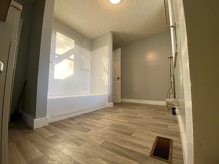 71-73 Sanders St #73A — Photo 5