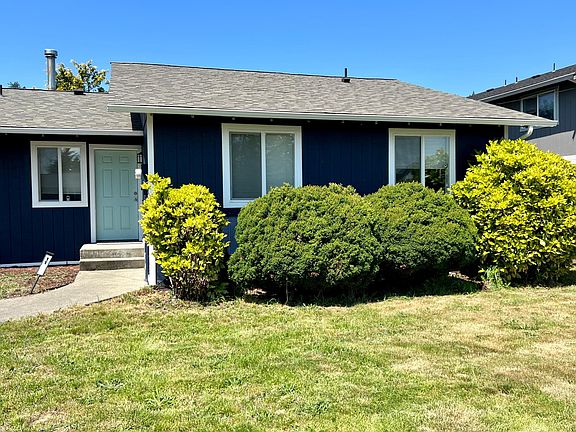 4th image of 118 Tacoma Blvd S Unit B