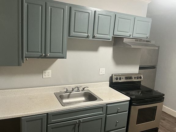 4th image of 105 Russell Ave