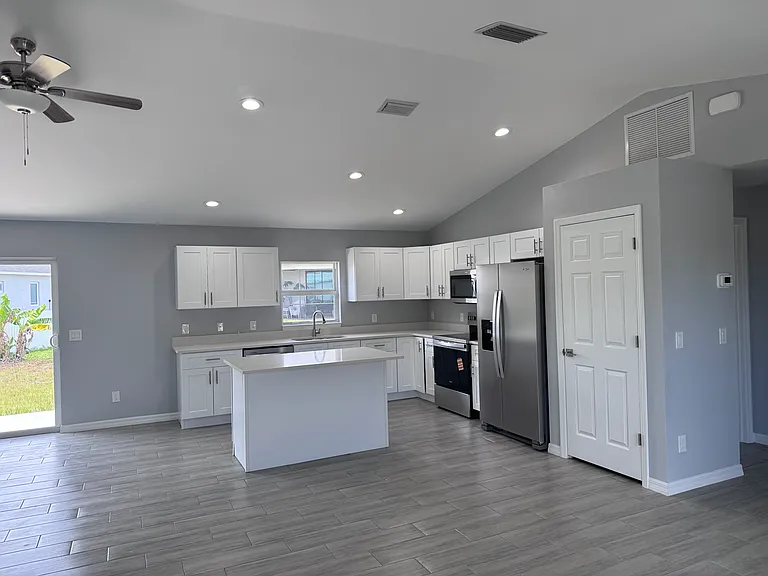 147 Peoria St — Photo 6