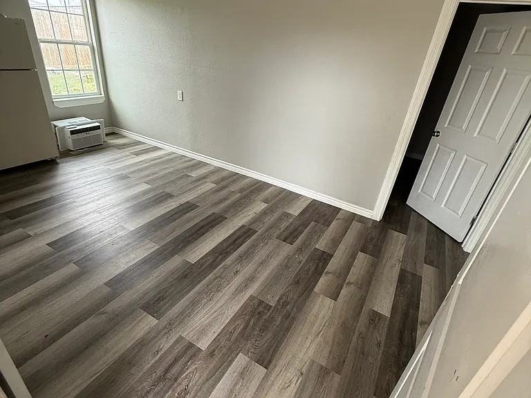 914 Rosedale Dr — Photo 6