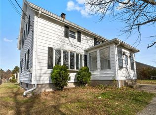 1 Cedarbrook Rd, Pawtucket, RI 02861