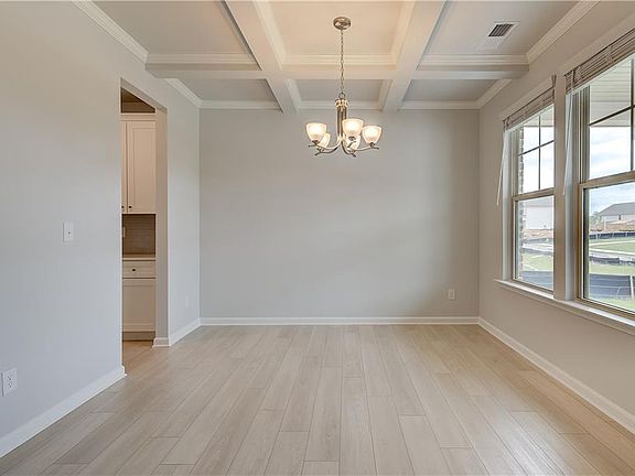 3rd image of 709 Dunlake Way