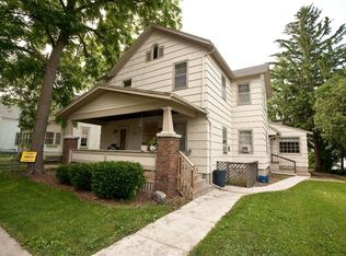805 E Market St APT 1, Bloomington, IL