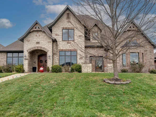 3925 E Rosebrier Street, Springfield, MO 65809
