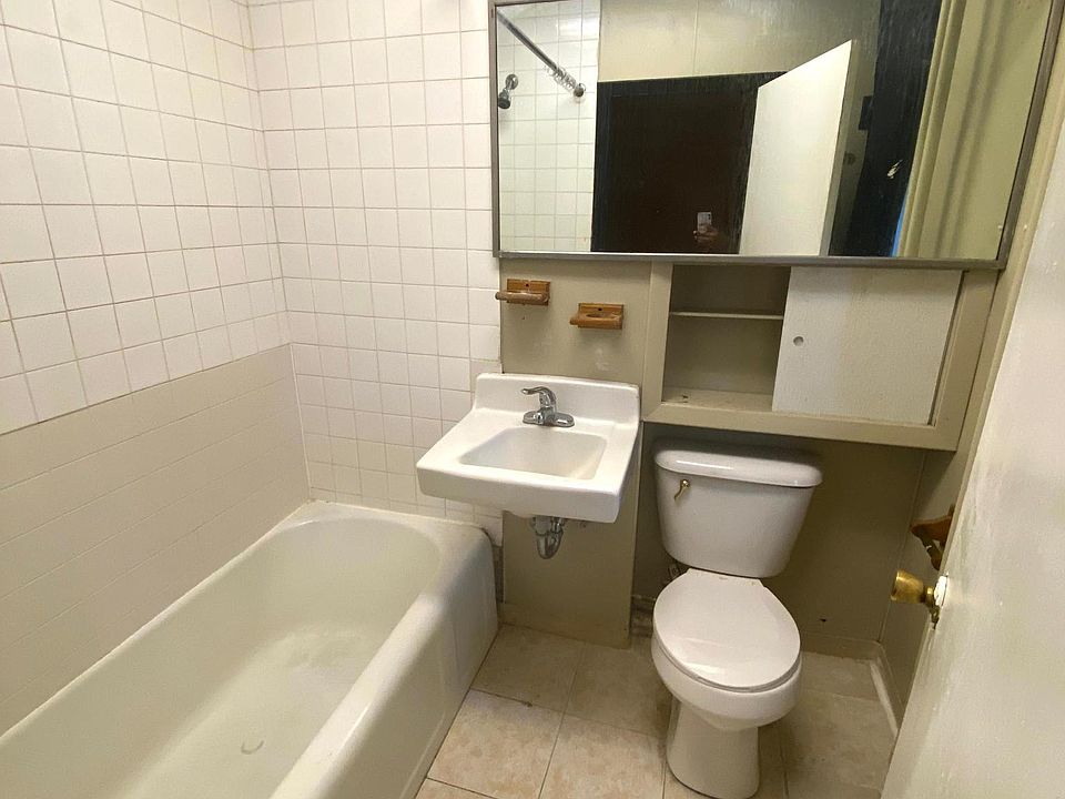 2nd image of 410 E High St #1A