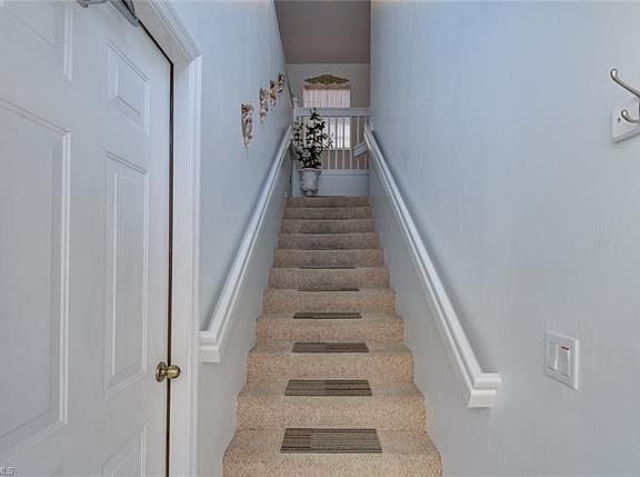 2nd image of 1310 Henley St APT 1905