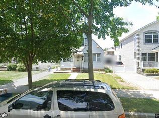 8124 265th St, Glen Oaks, NY