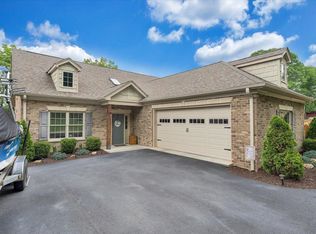 2756 McVitty Rd, Roanoke, VA 24018