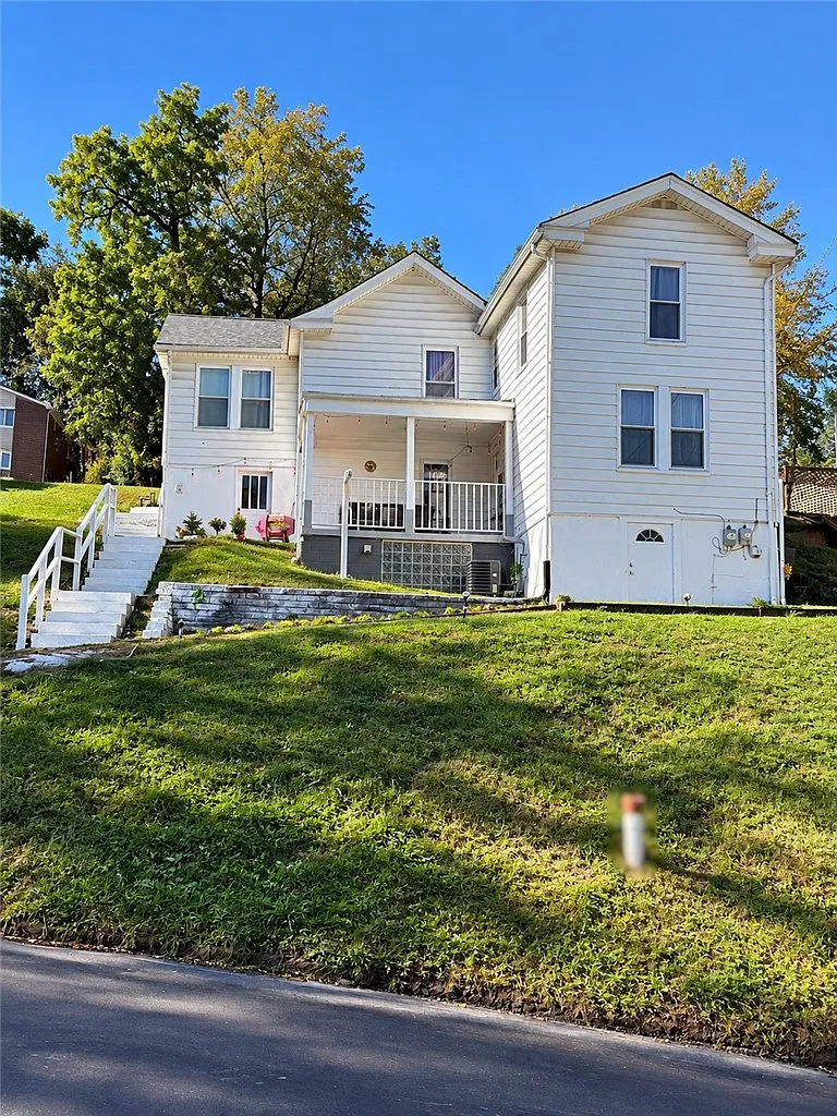61 Pointview Rd — Photo 1