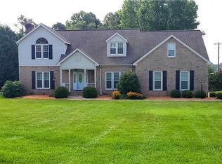 1000 Hollow Creek Ln, Kernersville, NC 27284