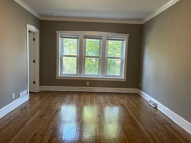 Modern 2 Bed/1 Bath Unit in Chicago - Available 09/01 - $1600/mo — Photo 3