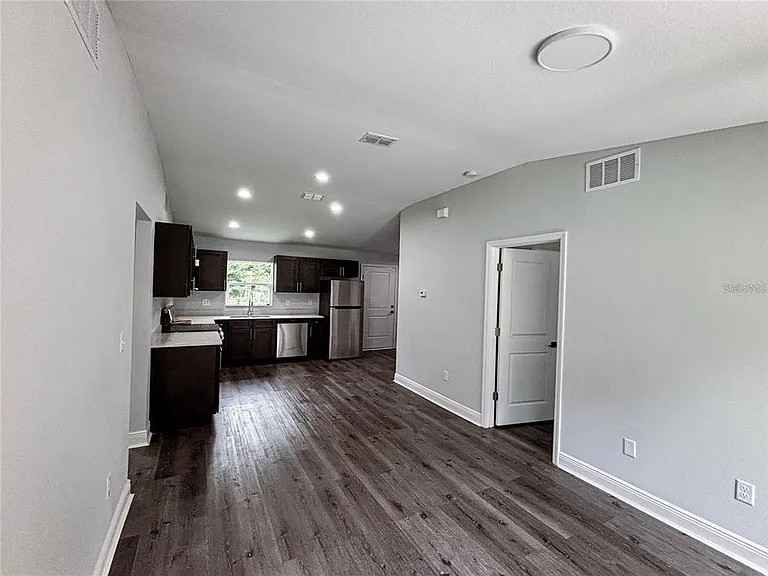 217 Locust Pass Ln — Photo 2