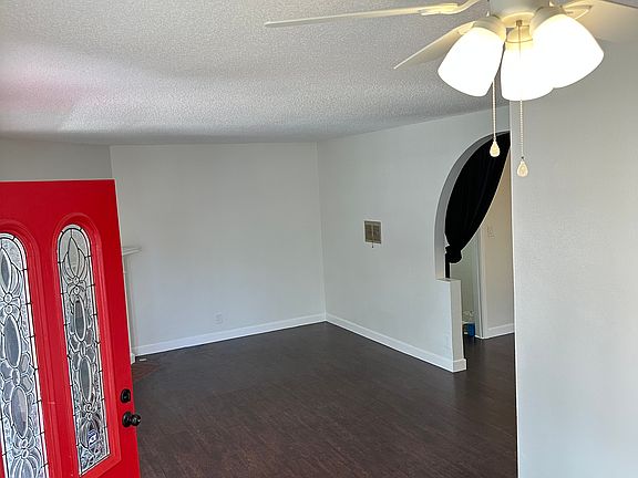 5th image of 11827 Strathern St