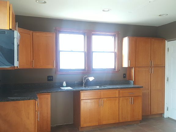 5th image of 14025 Greenbay Ave
