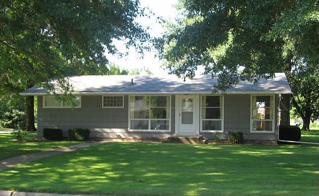 1st image of 301 Southhaven Dr