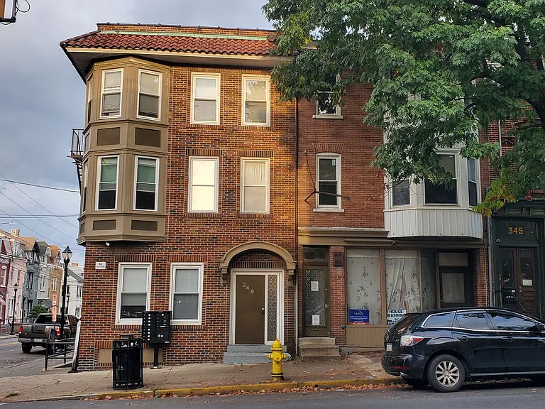 347 N 7th St — Photo 1
