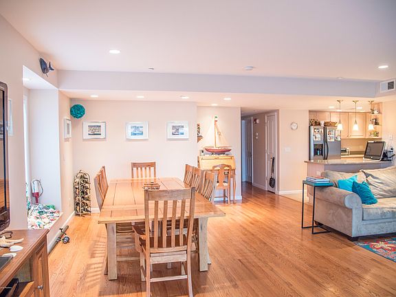 4th image of 18 Sheridan Ave APT 6