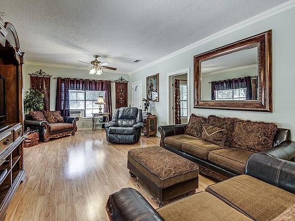 5th image of 110 E Ross St