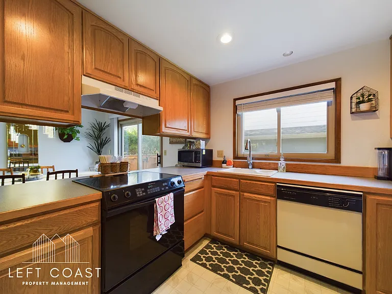 890 SW 7th St — Photo 18