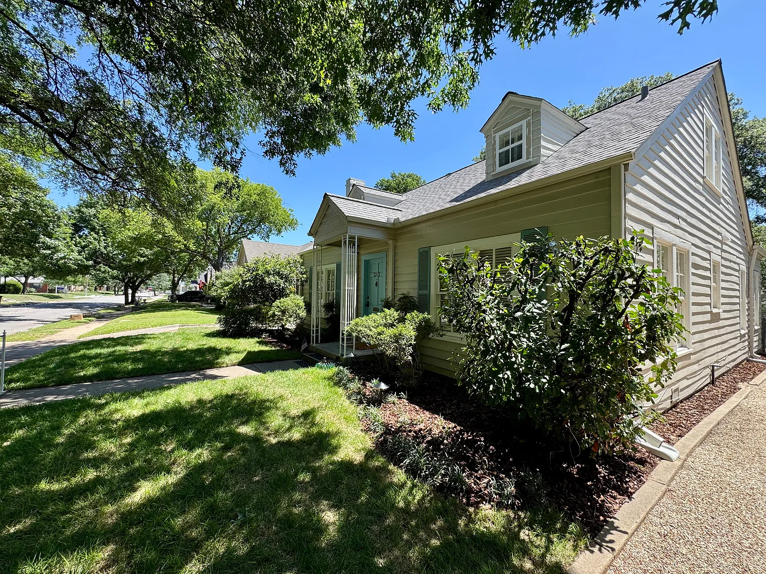 4 bed, 1950 sqft, $1,000 — Photo 1