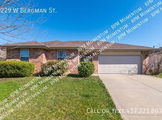 3229 W Bergman St, Springfield, MO 65803