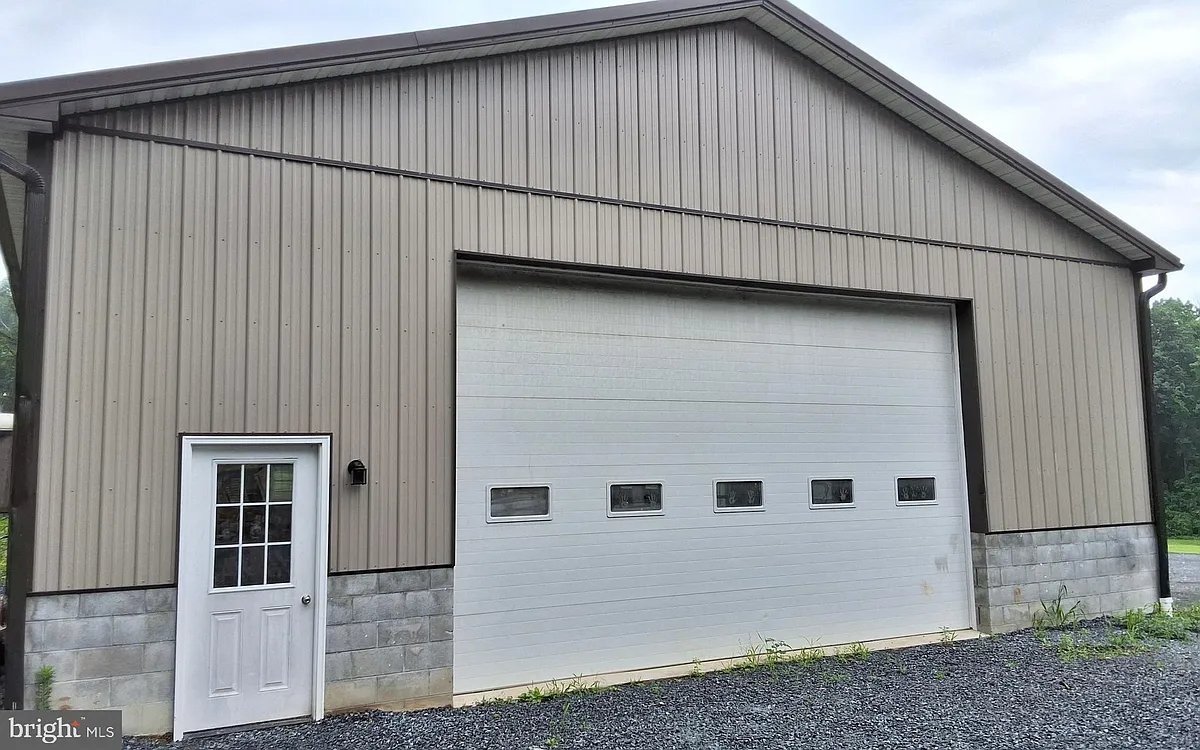 Building Photo - 25 Crabgrass Ln #POLE BARN