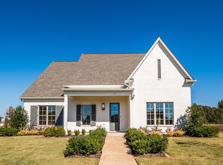 10 Montclair Ln, Collierville, TN 38017