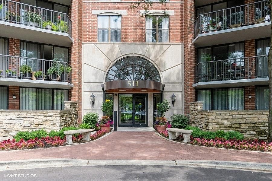 1st image of 511 Aurora Ave Unit 305