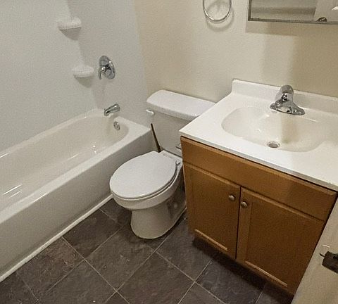 2nd image of 633 Jackson Ave