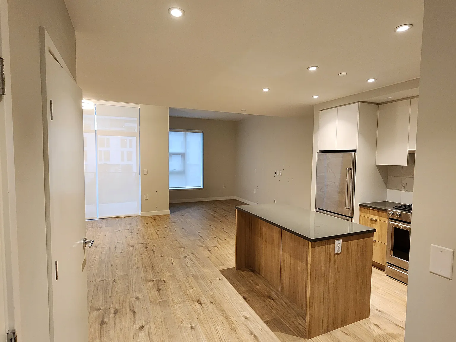 2 bed, 1116 sqft, $3,400 — Photo 2