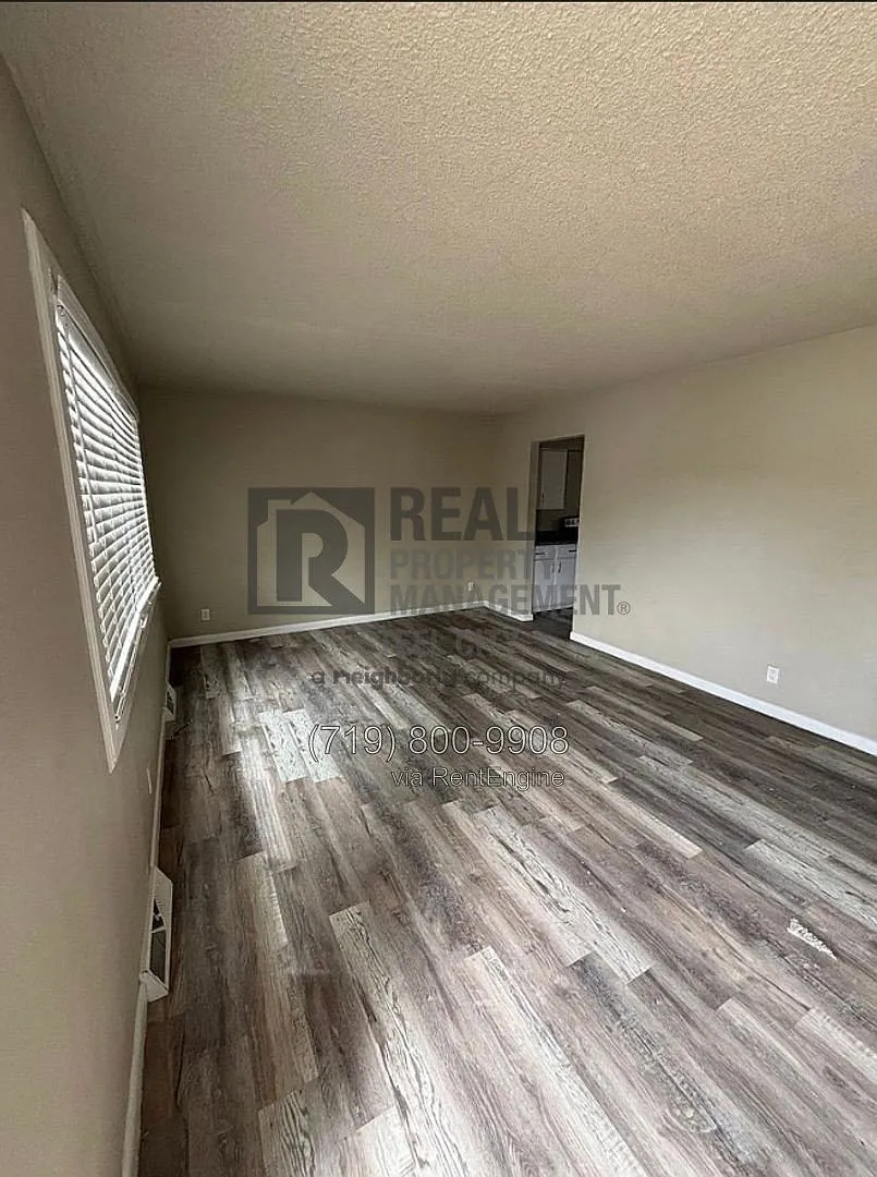2 bed, 1.0 bath, 816 sqft, $1,300 — Photo 2