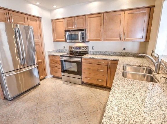 5th image of 518 N Tercera Ave