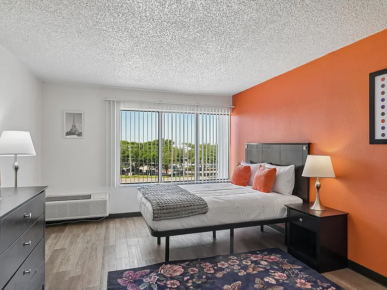 11350 Lyndon B Johnson Fwy — Photo 20