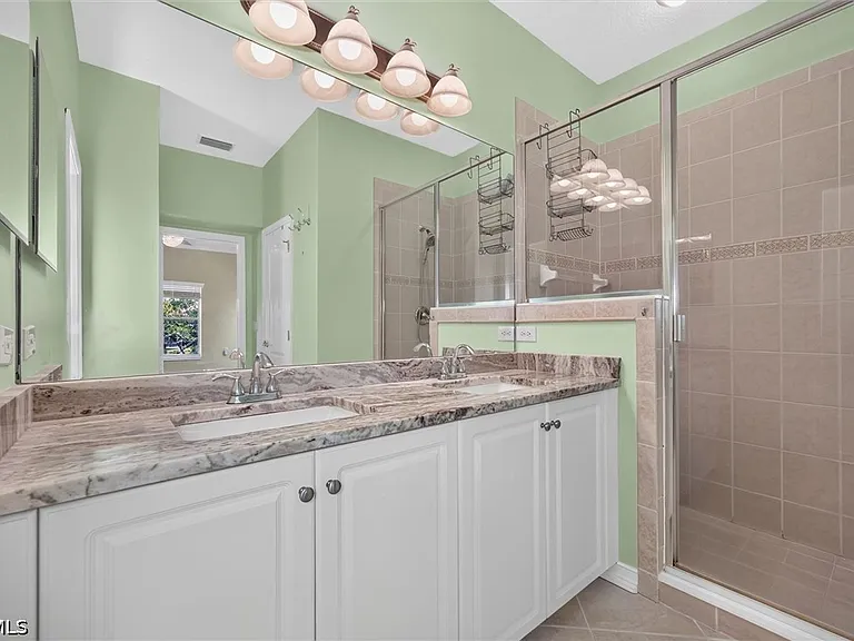 3241 Cottonwood Bnd #101 — Photo 23