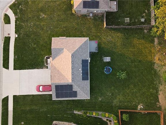 3rd image of 709 Hollis Ave