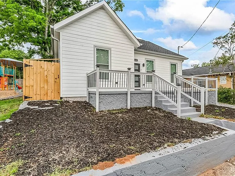 620 Echo St NW — Photo 5