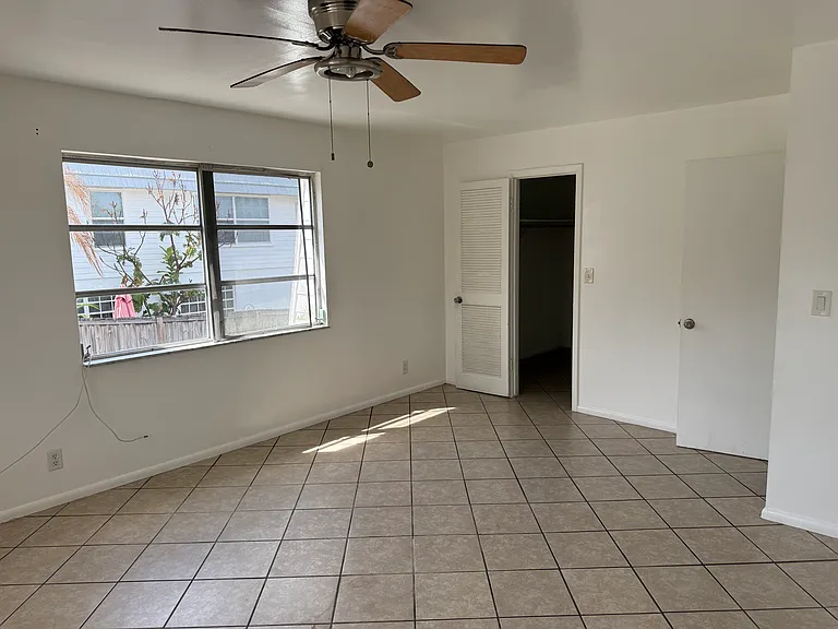 1818 NE Dixie Hwy — Photo 11