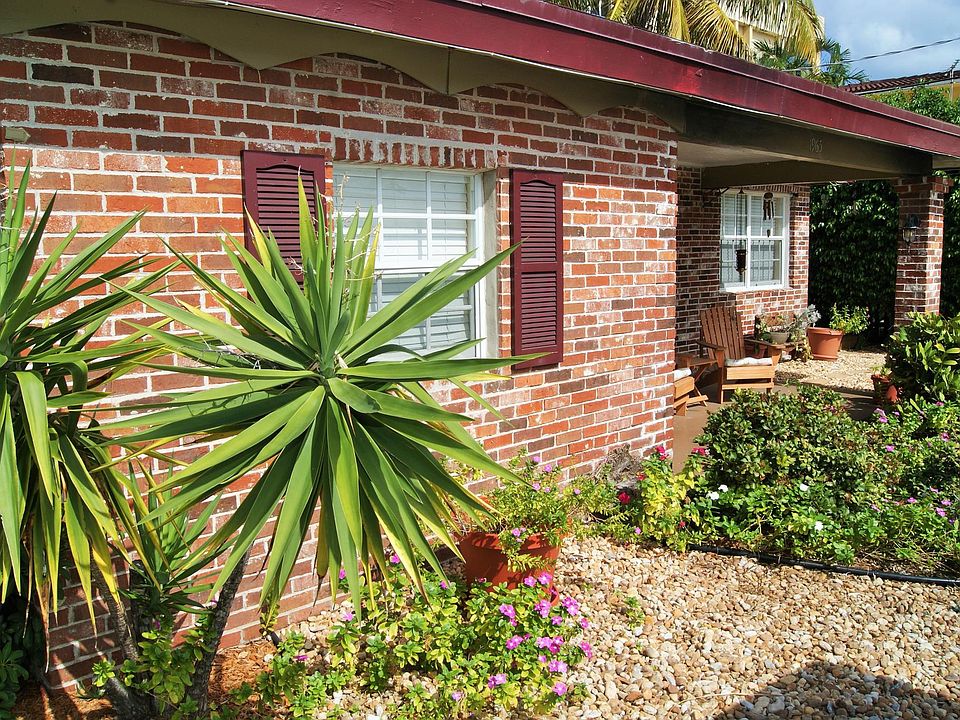 Charming and Private Duplex just 1 block to the Beach