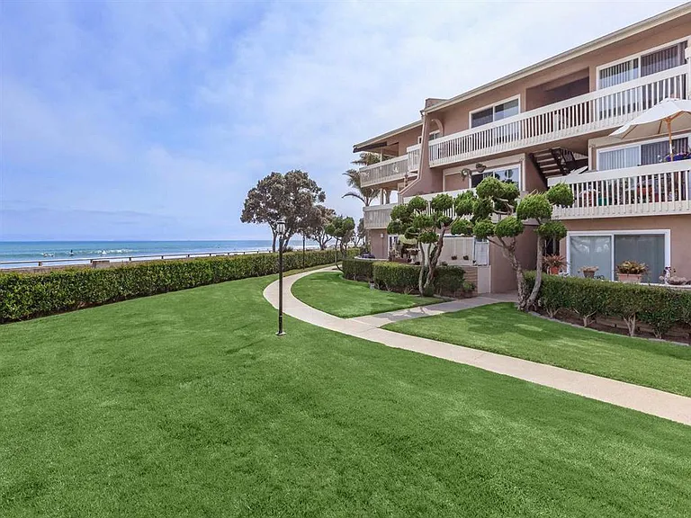 Beachfronter Apartments — Photo 7