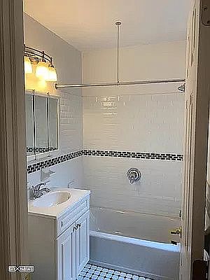4th image of 529 E 85th St #E3