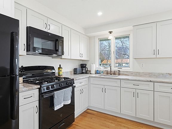 3rd image of 21 Heritage Cir