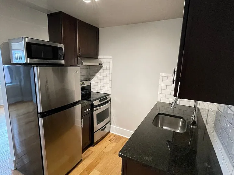 301 Main St — Photo 1