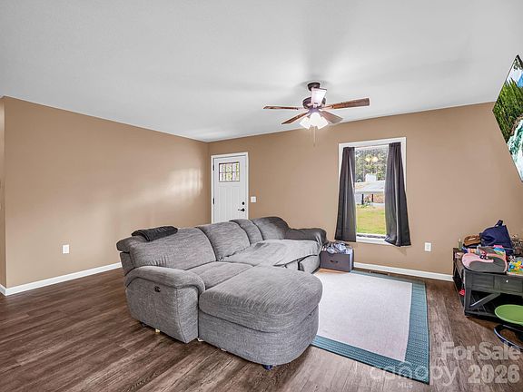 4th image of 47 Heartleaf Ln