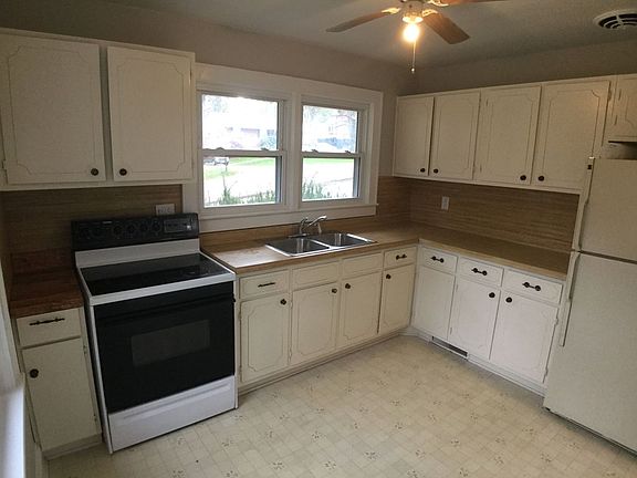 5th image of 1400 Grove Dr