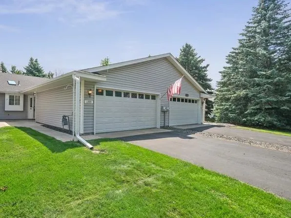 1355 Hilo Ave N, Oakdale, MN 55128